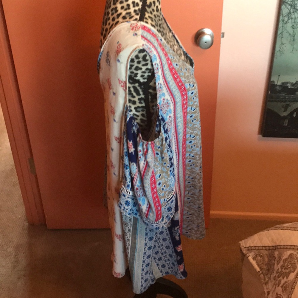 Cold Shoulder top - Picture 2 of 3